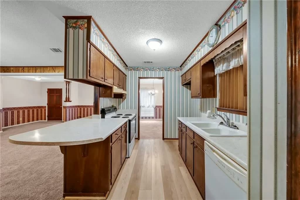 Original kitchen at 4436 Laurel Drive in Saraland, Alabama