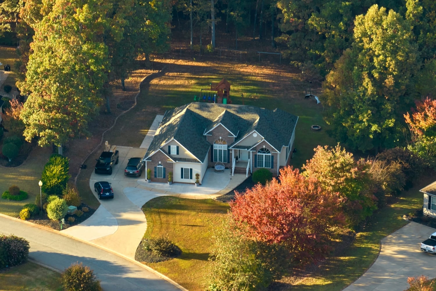 ranch-house-with-fall-foliage
