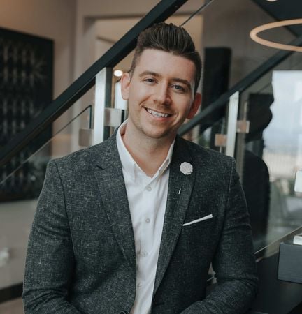 Chris Hollsten
