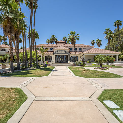 Charming Val Vista Lakes Home!