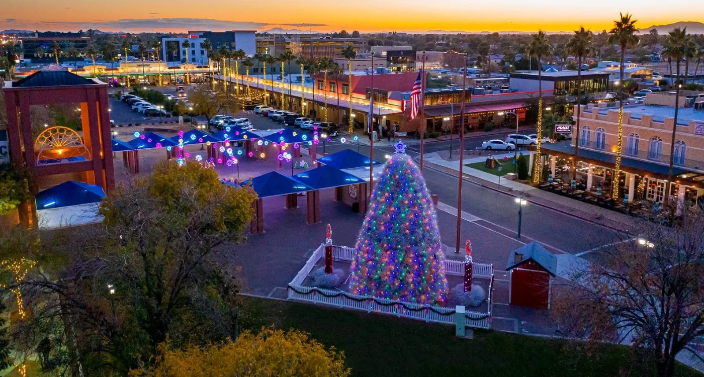 holiday-tumbleweed-tree-downtown-chandler
